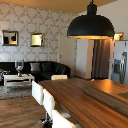 Modernes Und Gemuetliches Appartment Mit Terrasse, Stadtnah 라벤스부르크 외부 사진