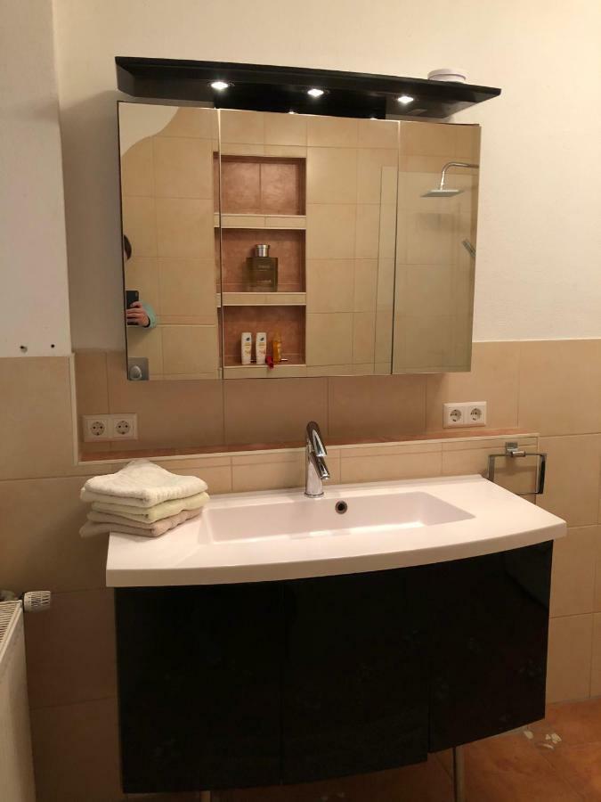 Modernes Und Gemuetliches Appartment Mit Terrasse, Stadtnah 라벤스부르크 외부 사진